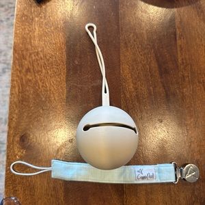 Mushie Pacifier Holder & Copper Pearl Pacifier Clip